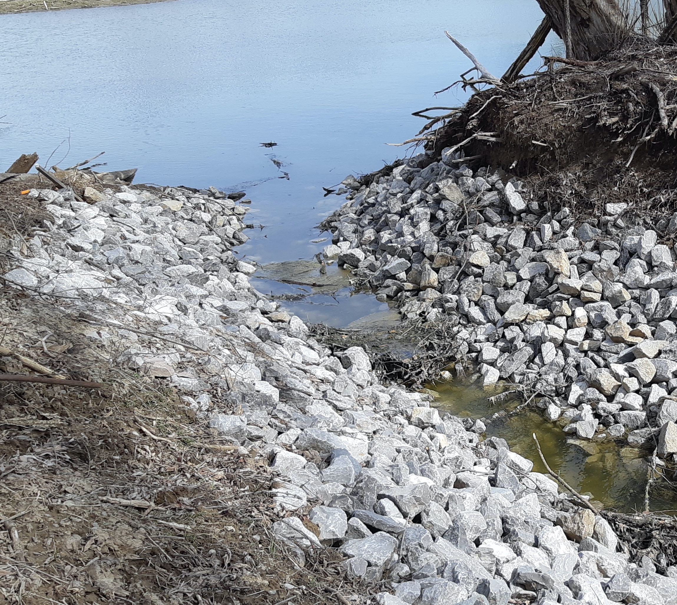 Image of waterway and obstructions.